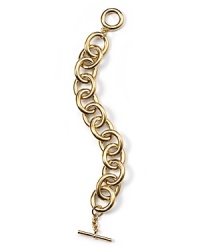 A perfectly imagined link bracelet crafted from rounded interlocking circles in a shiny gold sheen.