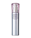 White Lucent Brightening Serum for Neck and Décolletage is uniquely formulated to prevent the appearance of spots and dullness to give a luminous, radiant look to the neck area. Formulated with Spot Deacti-Complex, Dual-Target Vitamin C, and Asian palnt extracts, the brightening serum retextures skin for a smooth finish and even provides an immediate brightening effect with pearl pigments.