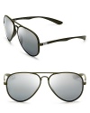 Super light and style-right, these Ray-Ban aviator sunglasses will lighten up your outlook.