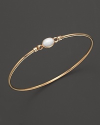 A single white agate stone is set in gleaming 18K rose gold on this stunning Di MODOLO bracelet.