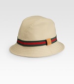 Cotton bucket hat with embossed trademark. Green/red/green web Leather trim GG cotton lining Made in Italy 