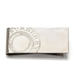 This definitively polished money clip imparts classic refinement that matches your everyday style.