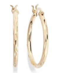 The perfect final touch. Giani Bernini's classic hoop earrings incorporate a diamond-cut design in 24k gold over sterling silver. Approximate diameter: 1 inch.