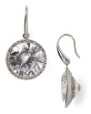 Simply designed and plated in high-shine metal, these Michael Kors earrings style every look with effortless luxury.