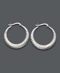 Looking for style to last a lifetime? You can never go wrong with a simple pair of hoops. Giani Bernini earrings highlight a scalloped edge in sterling silver. Approximate diameter: 1 inch.