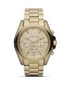 Adapt a sleek approach to accessorizing with this gold-plated watch from Michael Kors. The oversized bezel makes this piece stand out, so wear it to set off day-to-day looks.