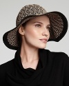 Eric Javits' Squishee floppy hat offers you daytime versatility when out in the sun. The neutral color makes it perfect for just about anything. Packable and perfect for your next trip.