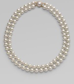 Double the elegance on two rows of white organic round pearls and clasped with an exquisite mabe pearl. 10mm white round pearls 18k gold vermeil Length, about 18 Mabe pearl clasp Made in Spain 