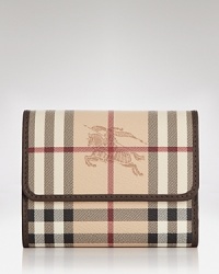 Burberry polishes off practical style with this billfold wallet. Ideally sized to tuck inside a pocket or purse, it is sure to keep your essentials in check.