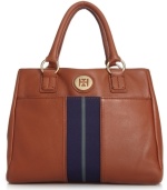 Make a definitive daytime statement with this elegant design from Tommy Hilfiger. Sumptuous leather and signature hardware adorn the outside, while its surprisingly spacious interior effortlessly stows your everyday essentials.