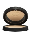 A luxurious foundation and powder in one that leaves skin with a soft, velvety finish. Glides onto the skin comfortably and easily with a luxuriously soft sponge. Buildable coverage. Normal to combination skin.