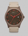 This rich and neutral style features a brushed case and supple leather strap. Quartz movementWater resistant to 5 ATMRound brown brushed stainless steel case, 43mm (1.7)Brushed bezelBrown dialLogo hour markersDate display at 3 o'clockSecond hand Semi-shiny shell colored leather strapImported 