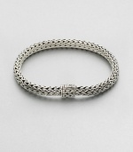 Sterling silver medium oval chain bracelet. Sterling silverSpring claspAbout 3 diam.Imported