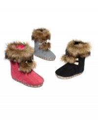 Slip into these comfy and cozy cable knit booties from Kensie with fabulous faux fur trim and playful pom pom accents. You'll be tempted to take them out for a walk.