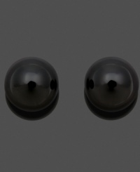 A bold pop of color. Round onyx ball studs (8 mm) in 14k gold create a standout look.