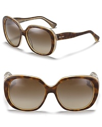 Vintage-inspired sunglasses with curvy temples ensure you stand out in the crowd.