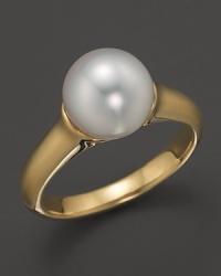 A timeless classic, this Tara Pearls pearl ring combines 18K yellow gold with a stunning South Sea pearl.