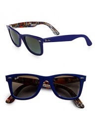 Classic acetate wayfarer shades feature a colorful guitar pattern. Available in blue or multicolor with a guitar print and crystal green lens.Logo temples100% UV protectionMade in Italy 