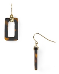 Tap into '70's-inspired elegance with this pair of Lauren Ralph Lauren drop earrings, which flaunts retro allure with tortoiseshell accents.