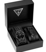 Keep your style fresh with this casually stylish GUESS watch boxed set.