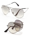 These Ray-Ban sunglasses combine classic aviator frames and a convenient, foldable style.