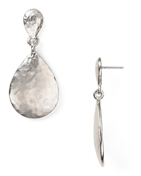 Make easy glamour your statement with Kenneth Jay Lane's hammered silver disc earrings. Boasting a simple shape and subtle sheen, this pair epitomizes effortless accessorizing.