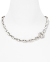 With mini links and a perfectly subtle dose of shine, this plated MARC BY MARC JACOBS necklace is oh so major.