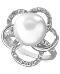 A girl's gotta look good. This glamorous GUESS ring features crystal accents and a large glass pearl set in silvertone mixed metal. Size 7.