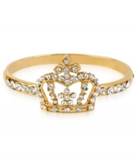 Rise to the throne with this regal hinge bangle bracelet from Betsey Johnson. A crown design is prettied up with crystal accents. Includes signature gift box (4 diameter). Crafted in antique gold tone mixed metal. Approximate diameter: 2-1/3 inches.