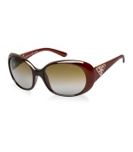 This chic oval shape in burgundy features the signature Prada triangle on the temple, which represents the brand's classic Italian heritage. Lenses are grey, gradient and polarized.