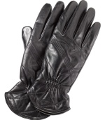 A classic style gets an alluring upgrade with quilted pattern design detail. Soft and supple, these leather gloves form Timerland provide warm wool lining for extra warmth on cold winter days.