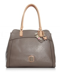 Look like the fashionista you are with this standout silhouette from GUESS. The elegant façade is accented with a logo-embossed pattern, signature hardware and adorable key charm, for the perfect measure of diva detailing.