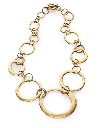 Add sophisticated shine to your look with this hammered link necklace from Lauren Ralph Lauren.