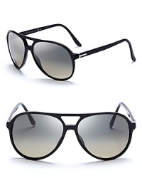 Gucci presents a designer riff on classic aviator shades.