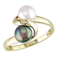 10K Yellow Gold Black and 5-6mm White Cultured Freshwater Pearl Ring