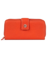 Giani Bernini's All in One Softy wallet organizes your essentials and complements any handbag, in soft leather.