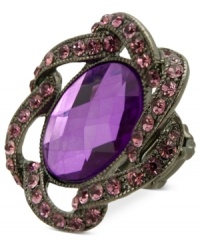 Go for a swirl with this stretch ring from GUESS. Crafted from hematite-tone mixed metal, the ring dazzles with purple glass stones for a colorful splash. Item comes packaged in a signature GUESS Gift Box.