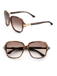 THE LOOKSquare styleAcetate framesLogo accented temples UV protectionSignature case includedTHE COLORBrown horn with brown gradient lensesORIGINMade in France