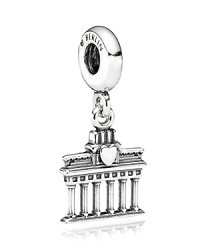 The iconic Brandenburg Gate of Berlin shines in sterling silver. From PANDORA.