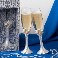 Interlocking hearts design toasting flutes, 1 piece