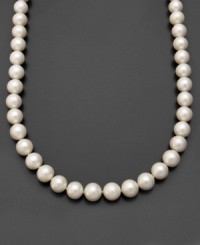 Add instant elegance to any outfit with this radiant white sea pearl (8-9.5 mm) and 14k gold necklace. Approximate length: 18 inches.