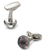 Add these quality cufflinks to your professional shirting for a handsome finish, featuring Ferragamo's signature Gancini logo.